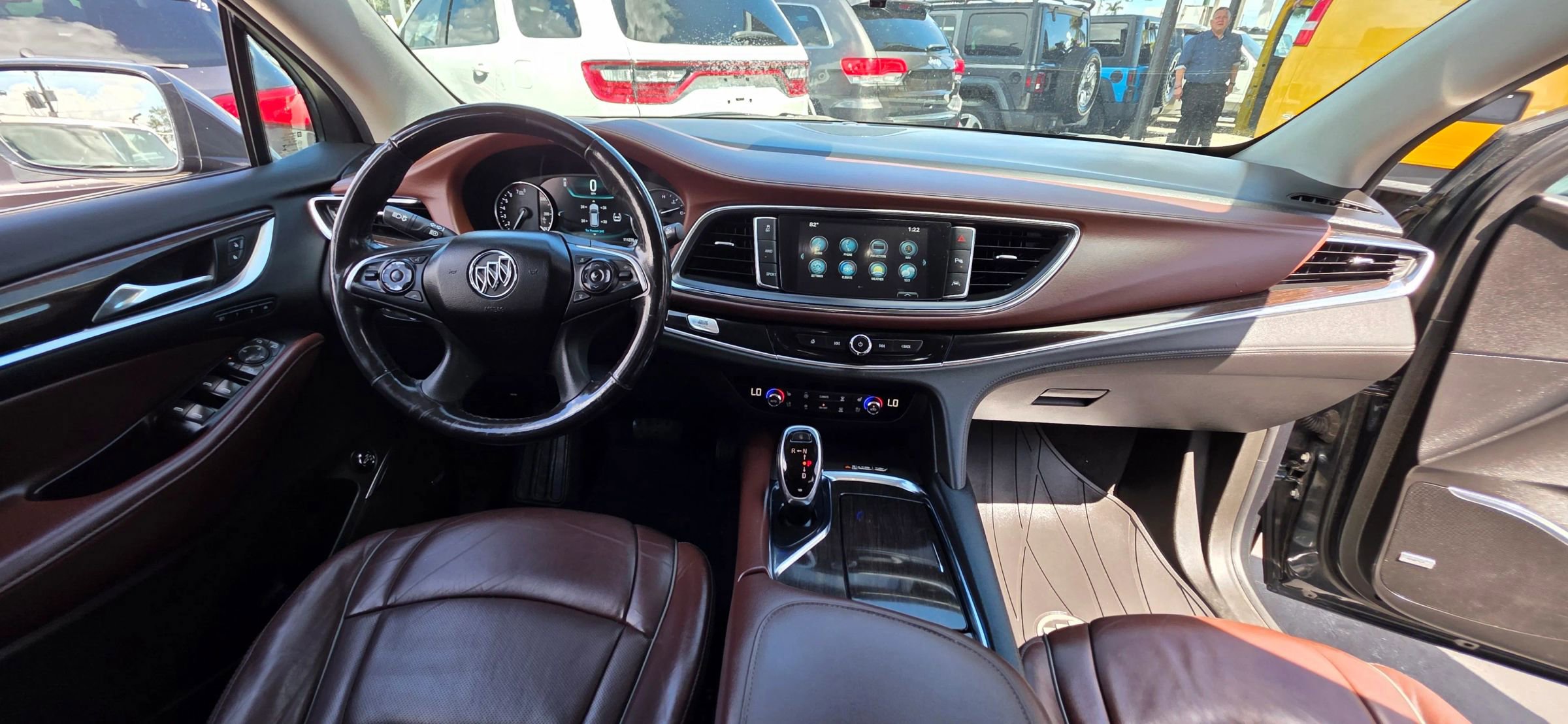 Used 2018 Buick Enclave Avenir w/ Avenir Technology Package AWD/4WD image 16