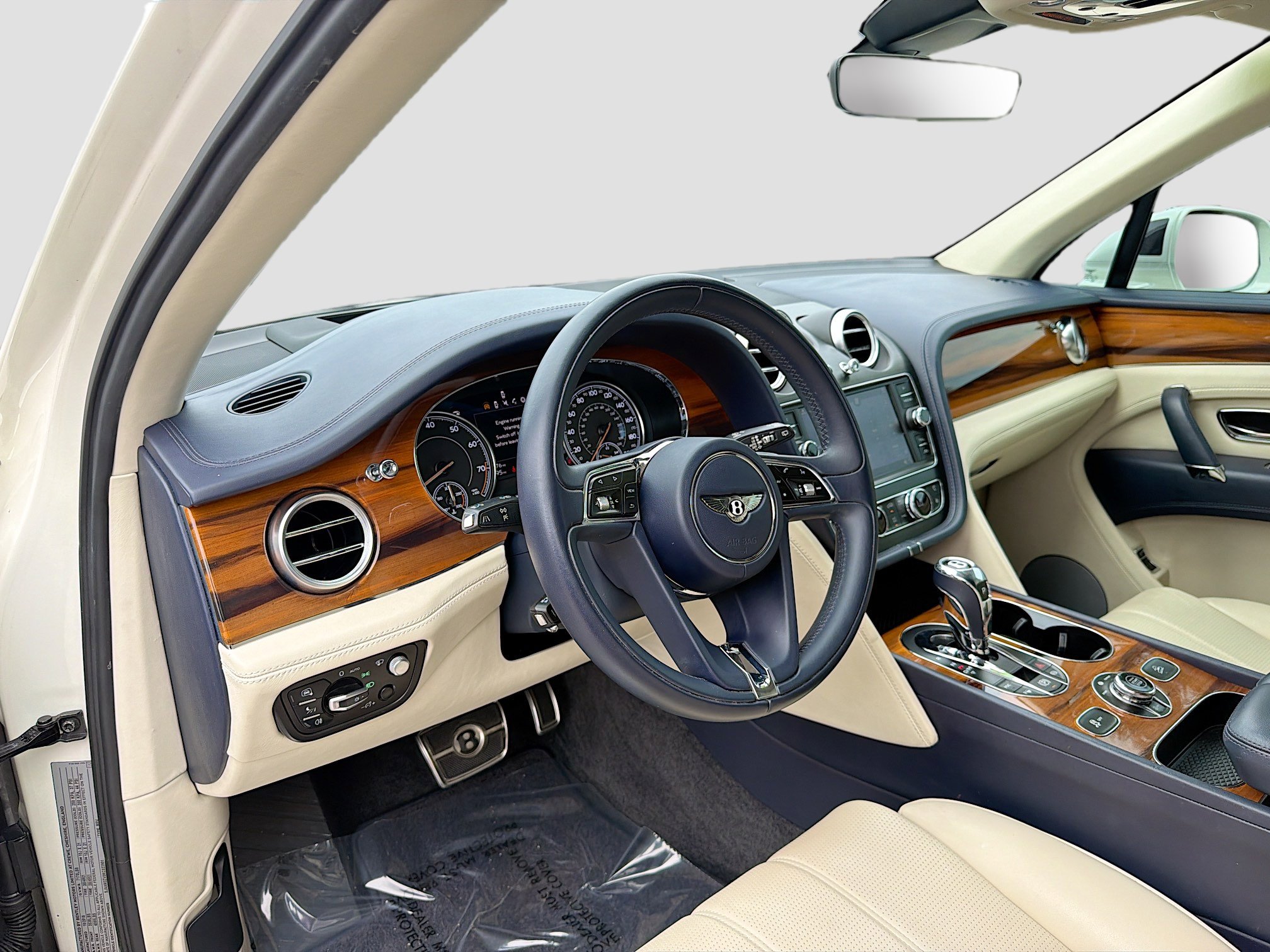 Used 2019 Bentley Bentayga image 26