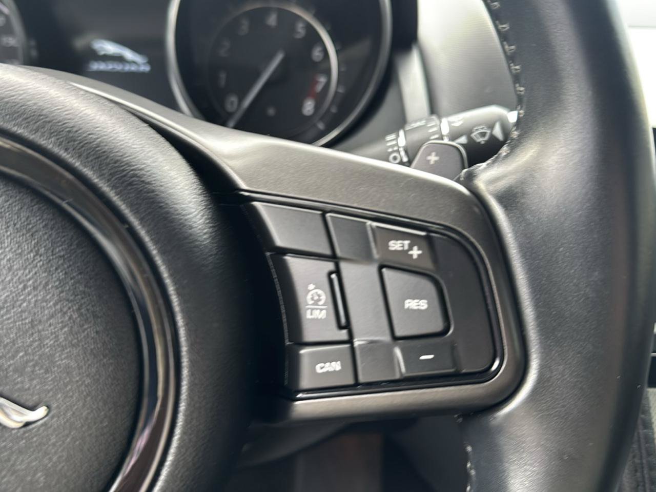 Used 2017 Jaguar F-TYPE Coupe RWD image 30
