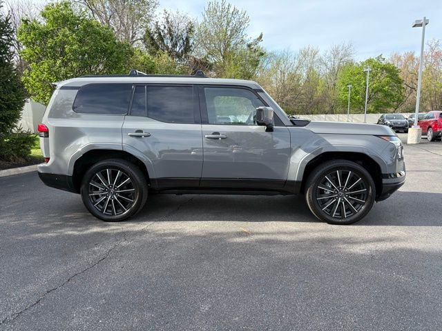 Used 2024 Lexus GX 550 w/ Accessory Package (2T) AWD/4WD image 11