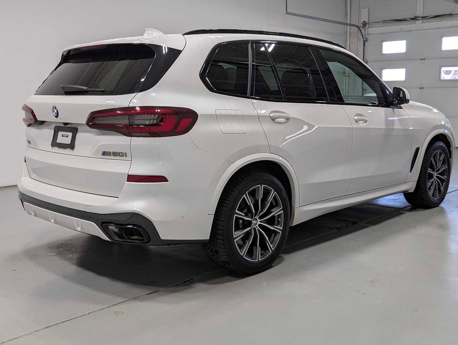 Used 2021 BMW X5 M50i AWD/4WD image 8