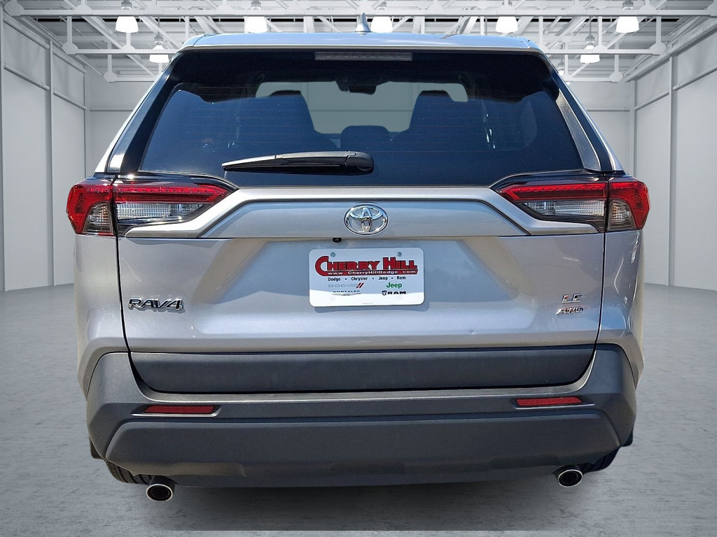 Used 2024 Toyota RAV4 LE AWD/4WD image 8