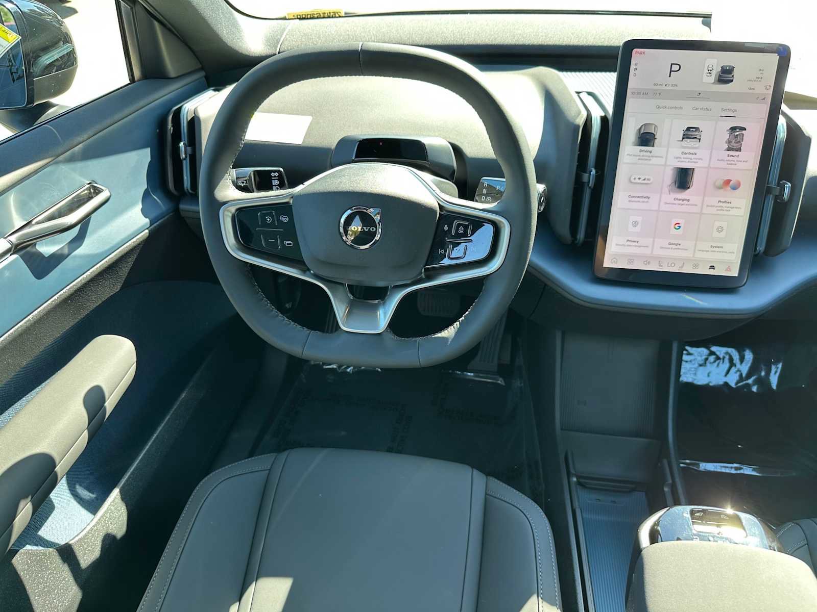 New 2025 Volvo EX30 Plus w/ Protection Package Premier image 17