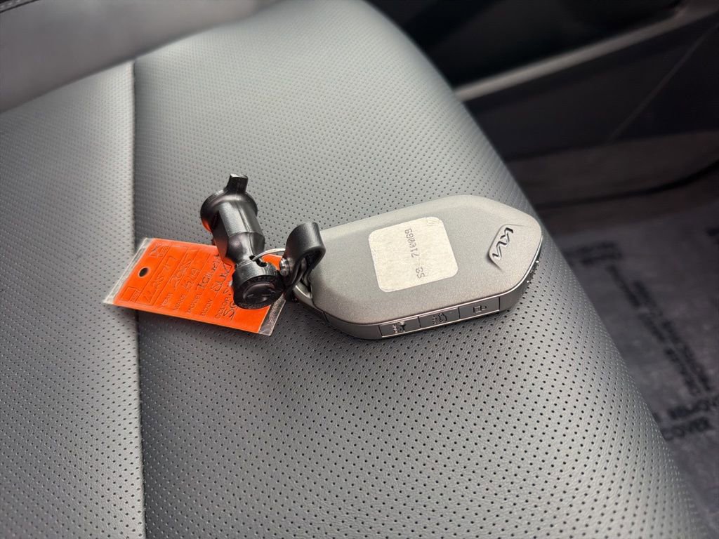 Certified 2025 Kia Telluride S image 34