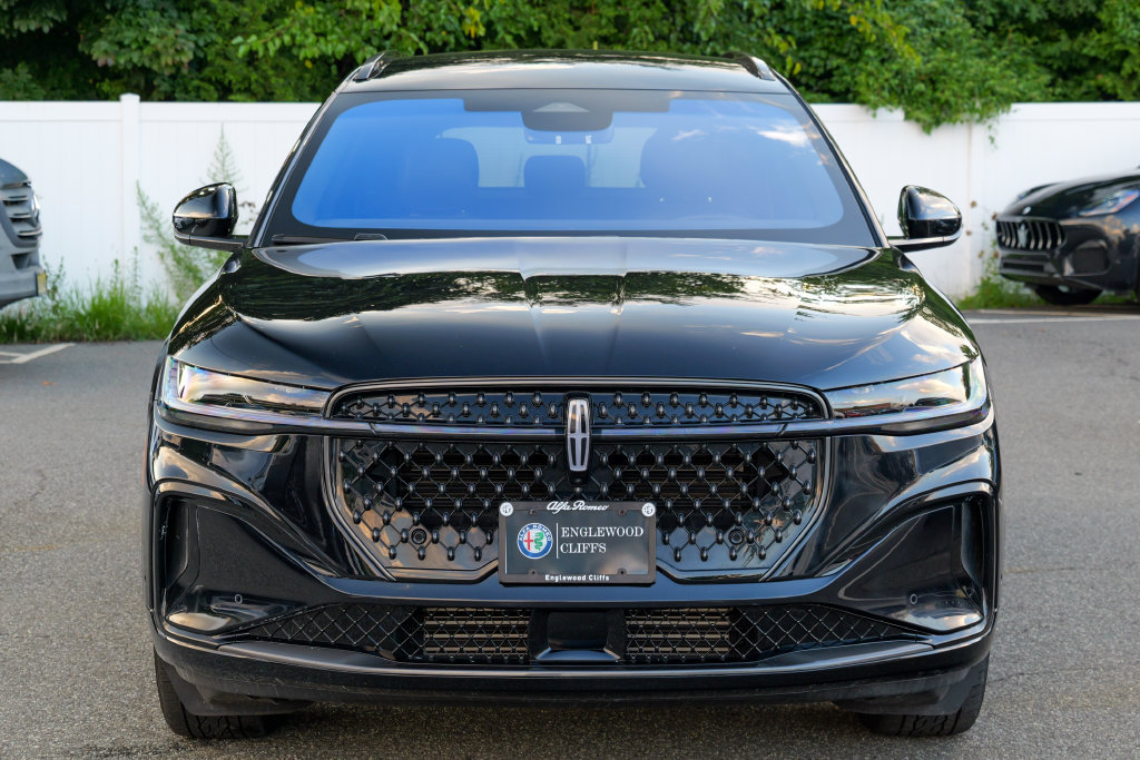 Used 2024 Lincoln Nautilus Reserve w/ Jet Appearance Package (87T) AWD/4WD image 2
