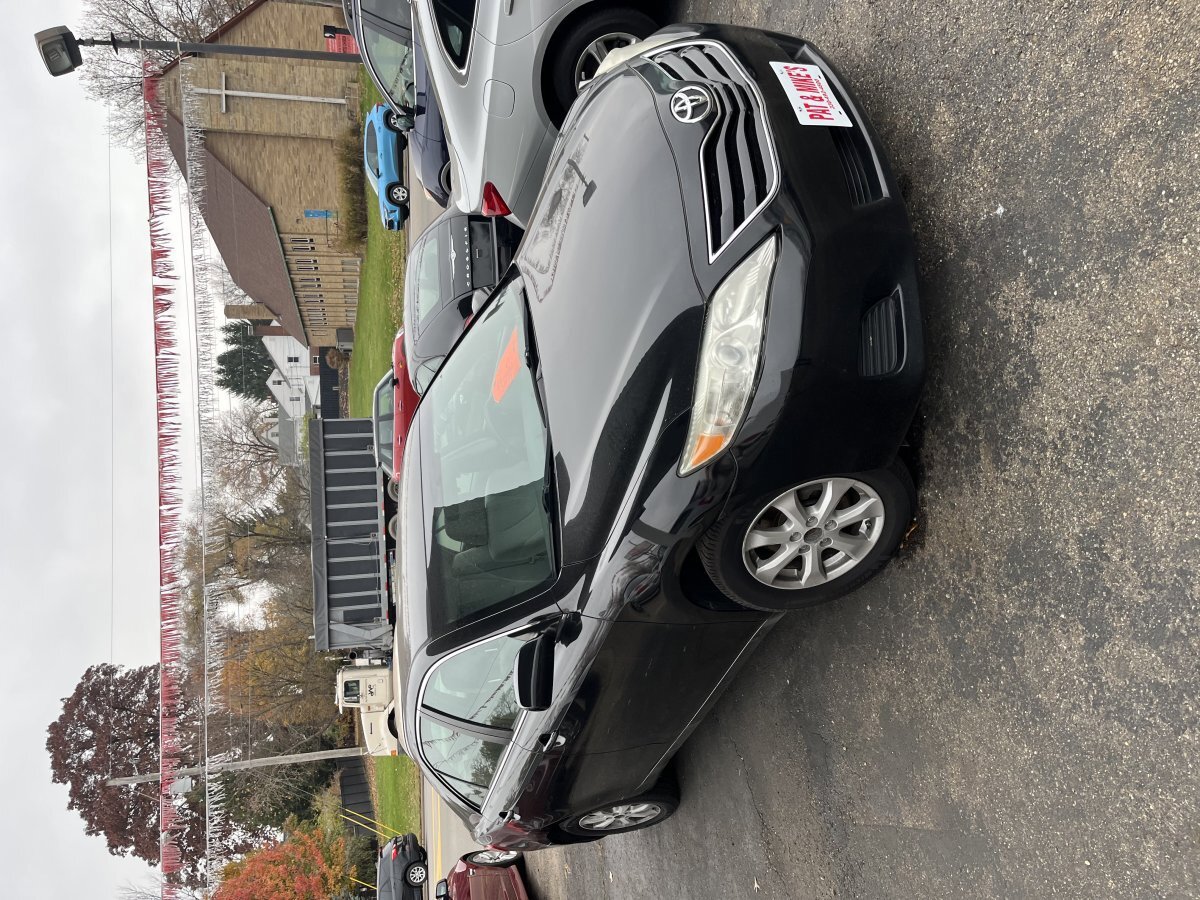 Used 2010 Toyota Camry LE FWD image 1