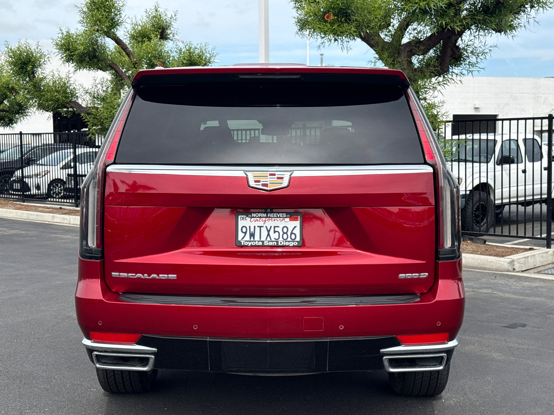 Used 2024 Cadillac Escalade Luxury AWD/4WD image 8