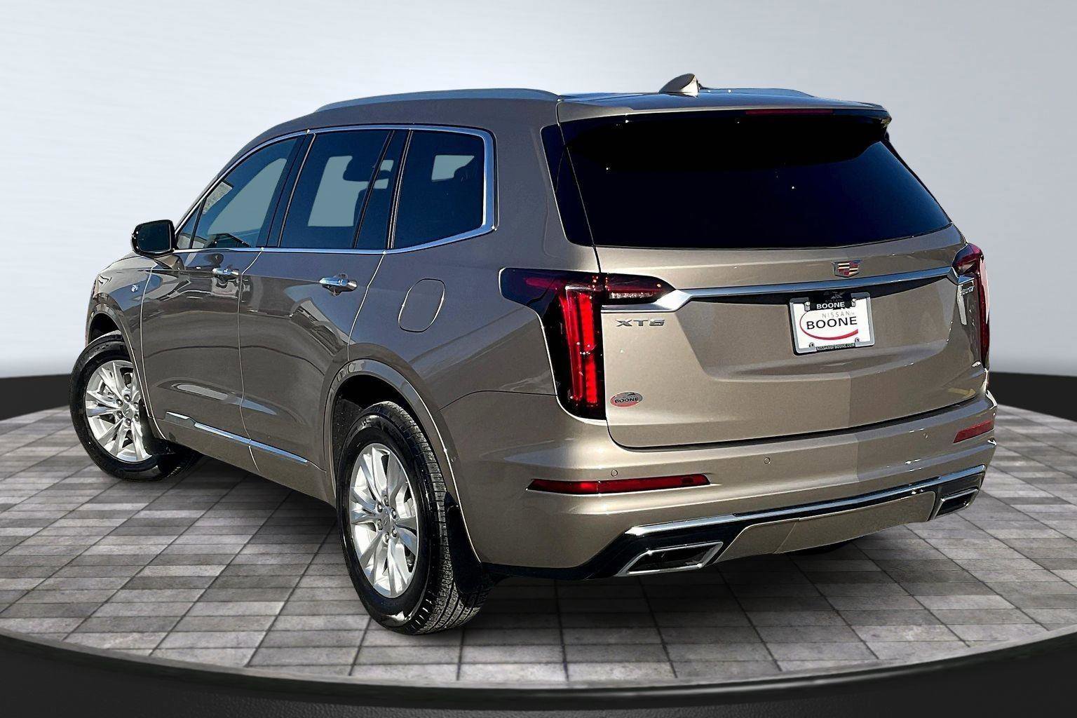 Used 2023 Cadillac XT6 Luxury image 2