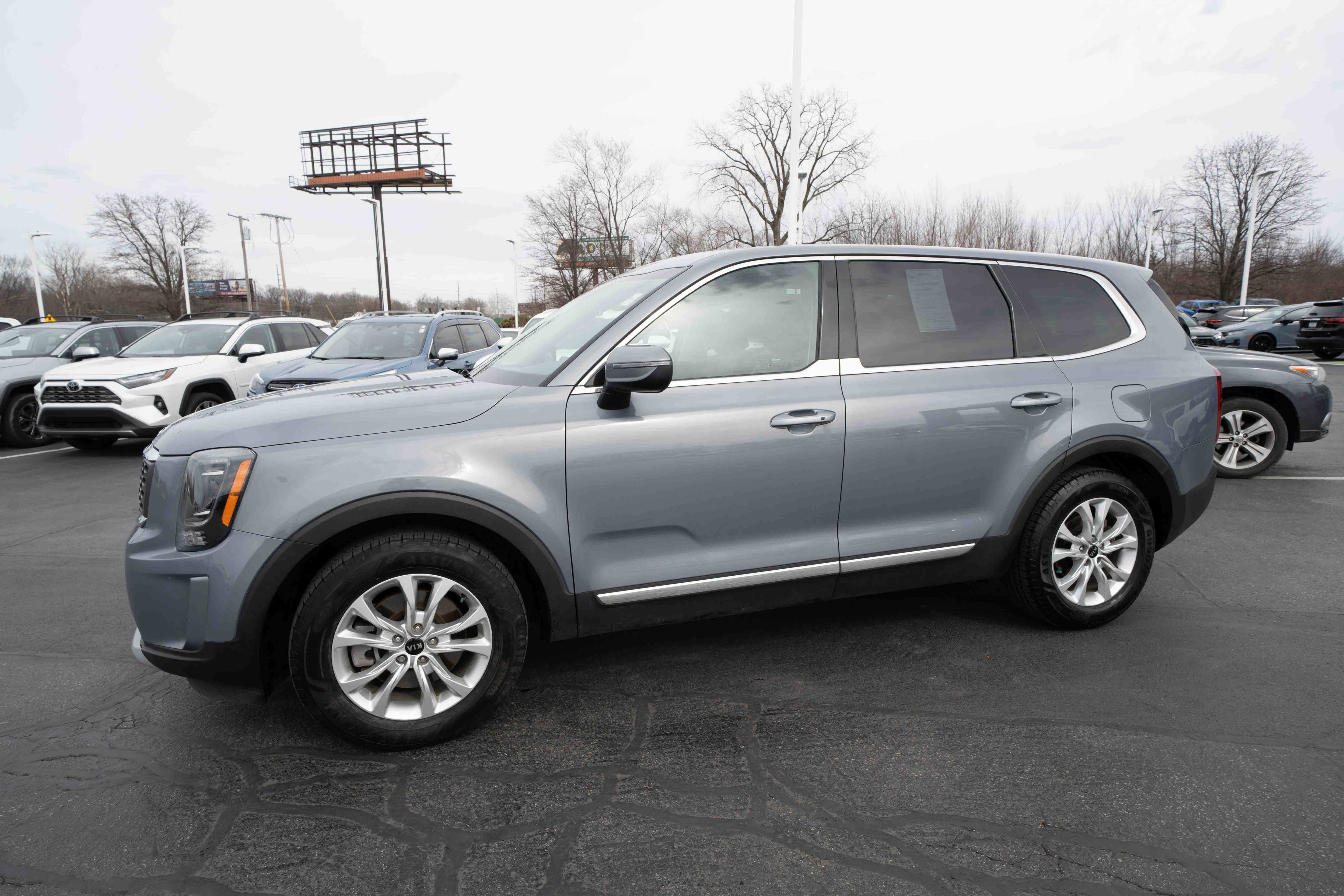 Used 2021 Kia Telluride LX image 3