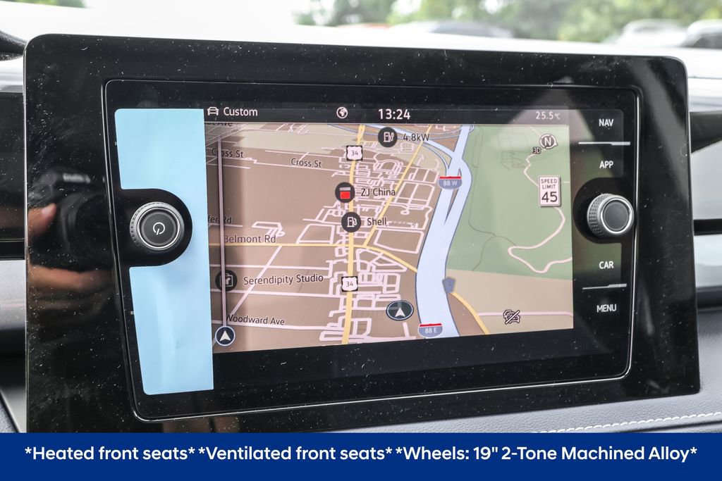 Used 2025 Volkswagen Taos SEL image 6