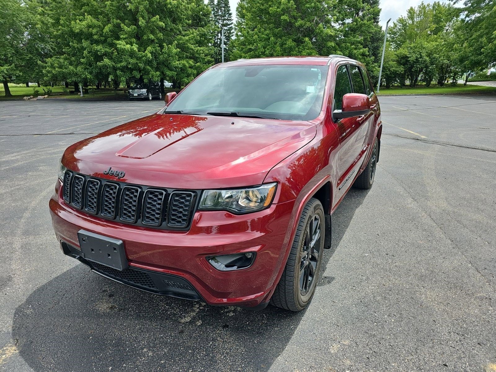 Used 2018 Jeep Grand Cherokee Altitude AWD/4WD image 2