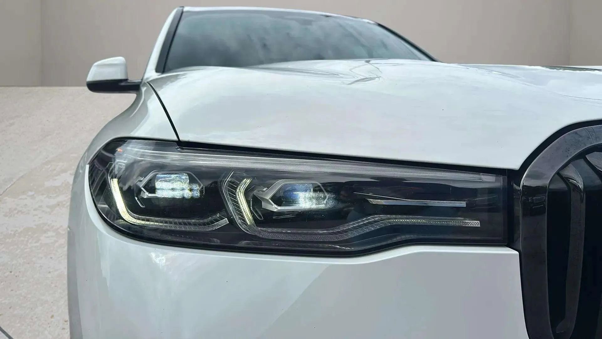 Used 2020 BMW X7 xDrive40i w/ M Sport Package image 2