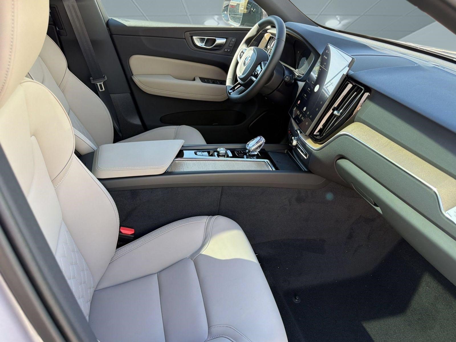 New 2026 Volvo XC60 B5 Plus w/ Climate Package AWD/4WD image 24