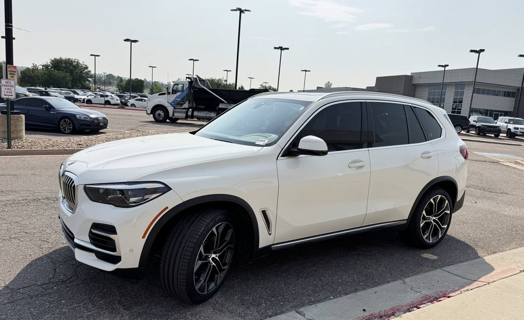Used 2022 BMW X5 xDrive40i w/ Parking Assistance Package AWD/4WD image 4