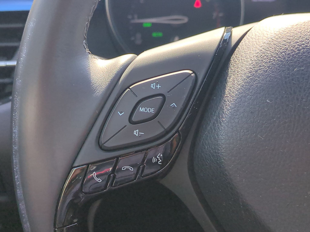 Used 2019 Toyota C-HR XLE FWD image 17