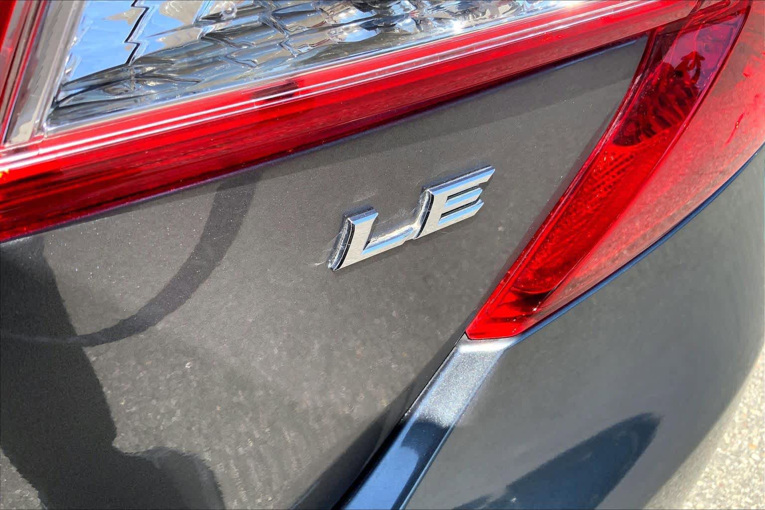 Used 2014 Toyota Camry LE FWD image 9