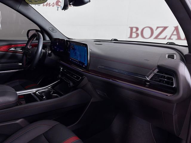 Used 2024 Chevrolet Traverse RS FWD image 37
