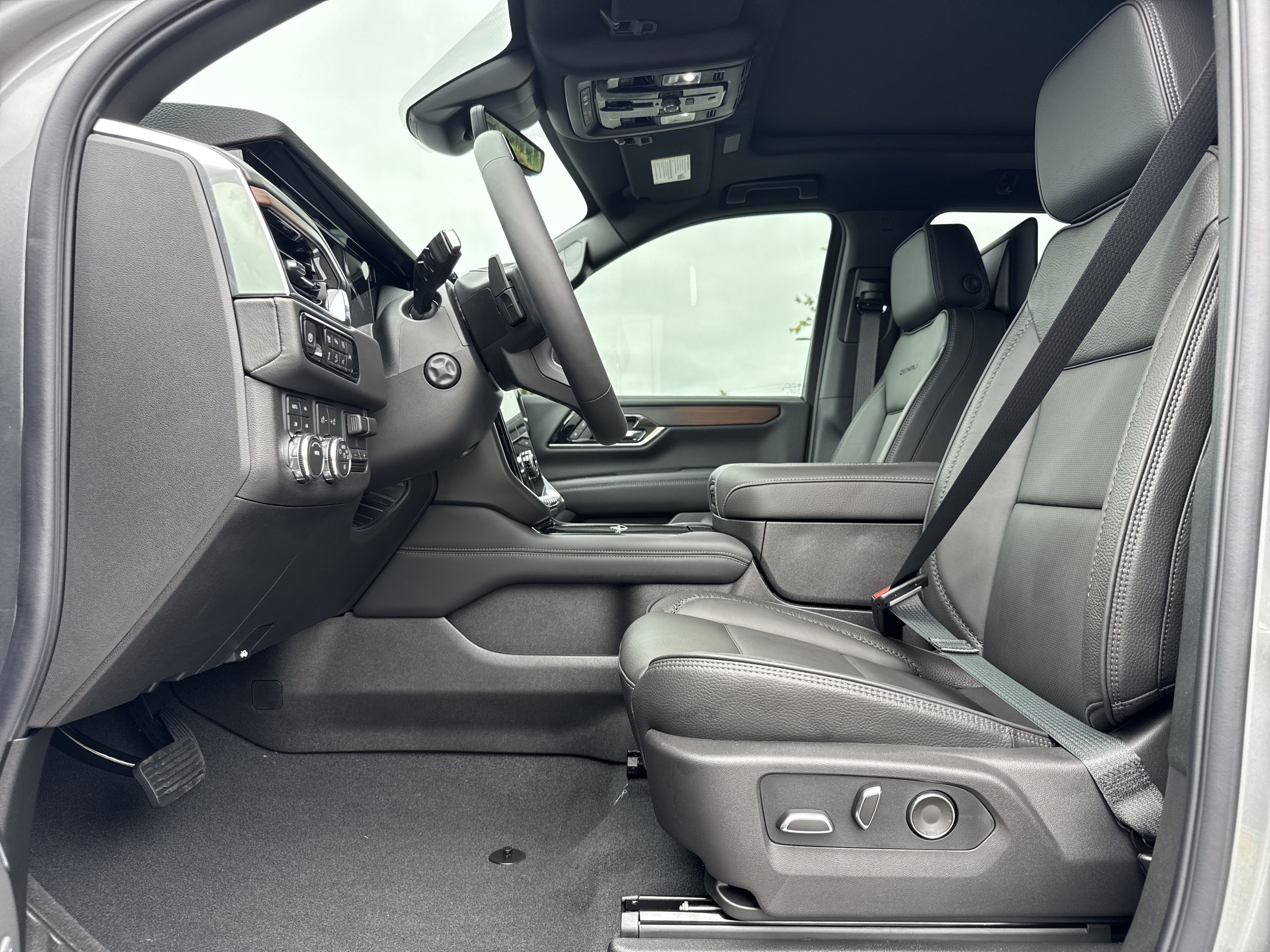 New 2026 GMC Yukon XL Denali w/ Denali Reserve Package AWD/4WD image 17