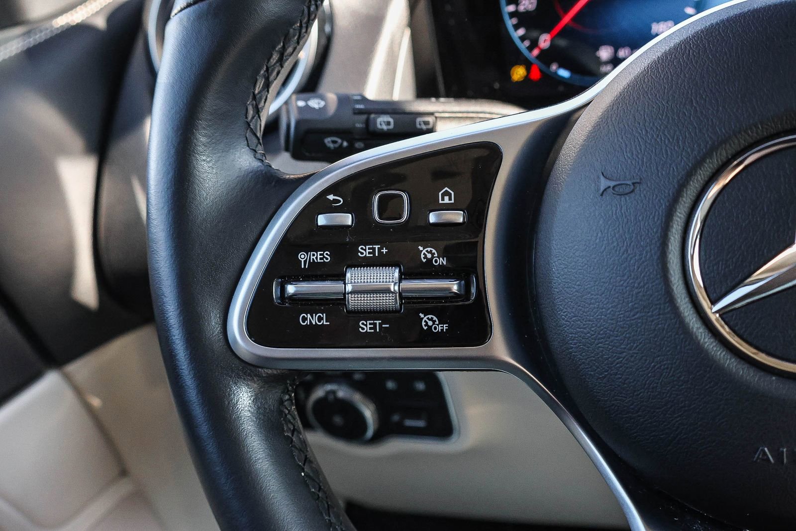 Used 2022 Mercedes-Benz GLB 250 image 35