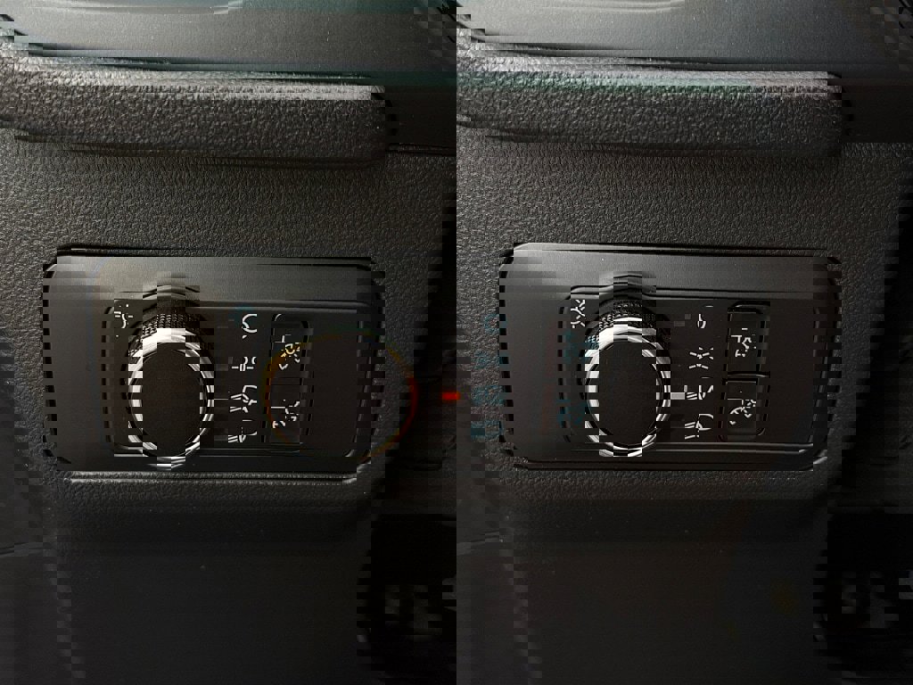 Used 2025 Ford Escape ST-Line FWD image 17