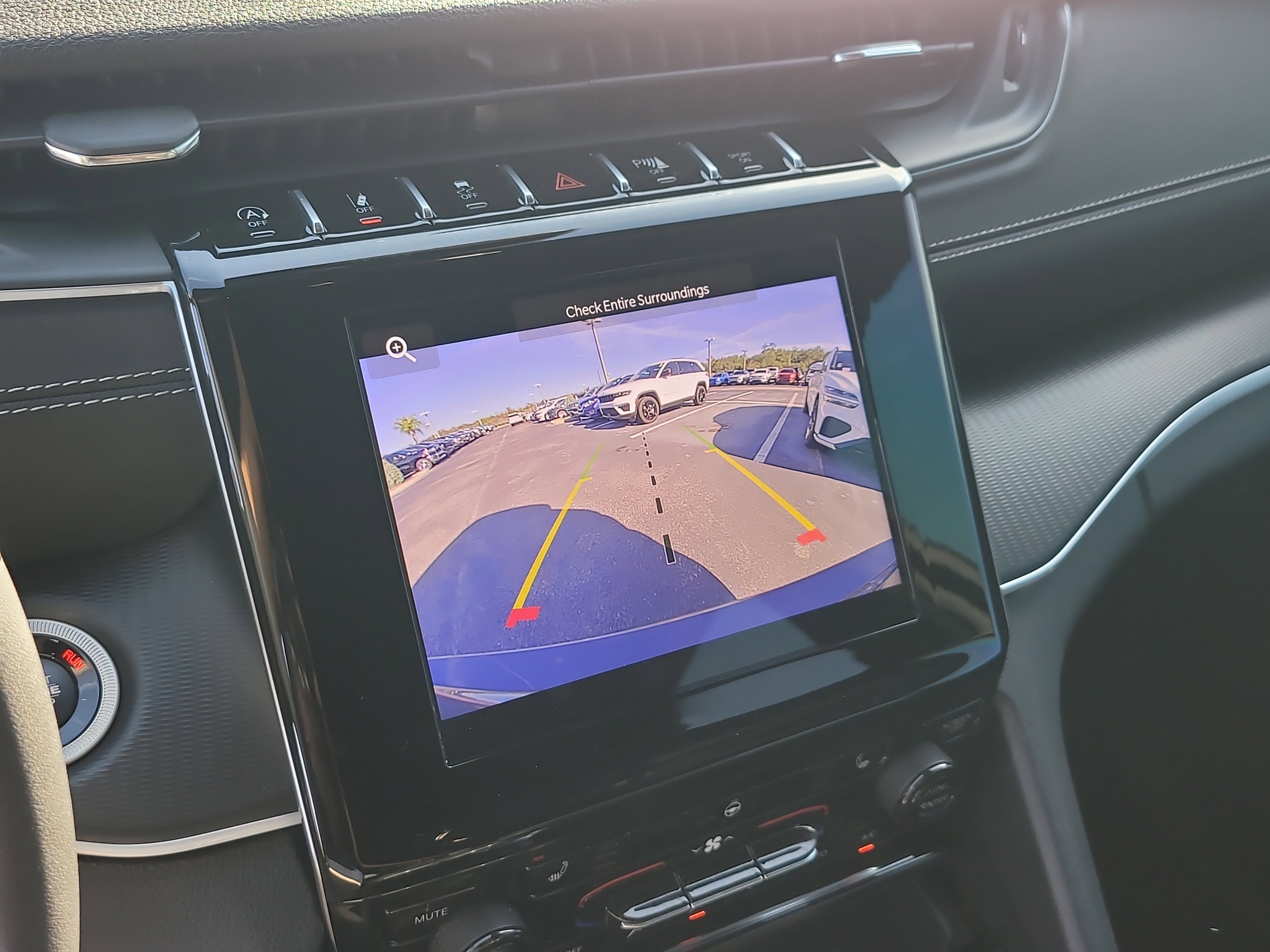 Used 2025 Jeep Grand Cherokee L Laredo image 23