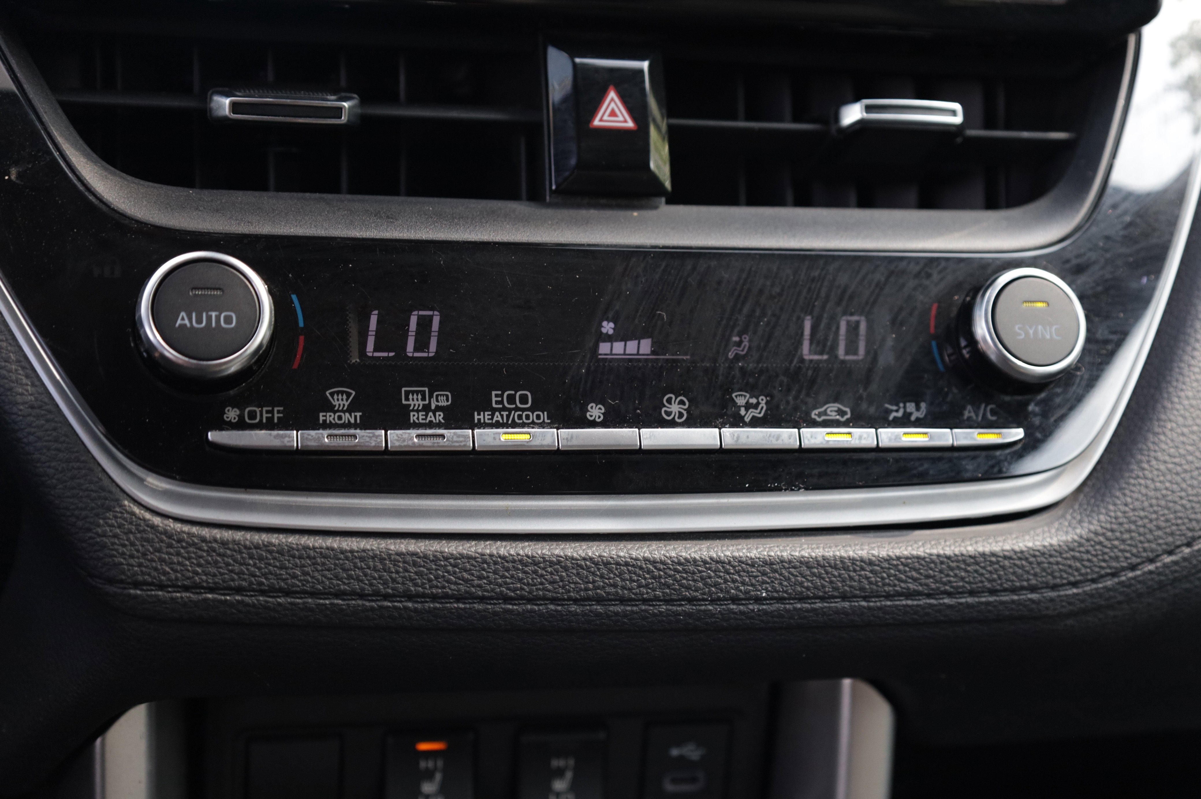 Used 2023 Toyota Corolla Cross XLE AWD/4WD image 9