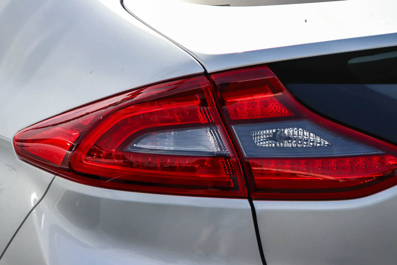 Used 2019 Hyundai Ioniq Limited w/ Ultimate Package 02 FWD image 7