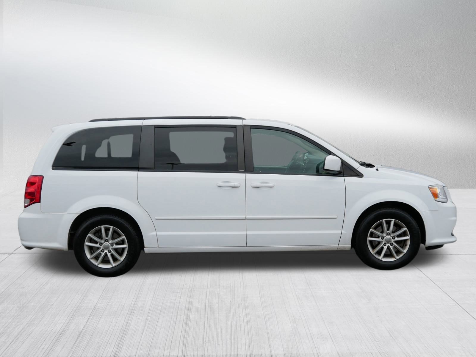 Used 2014 Dodge Grand Caravan SXT image 7