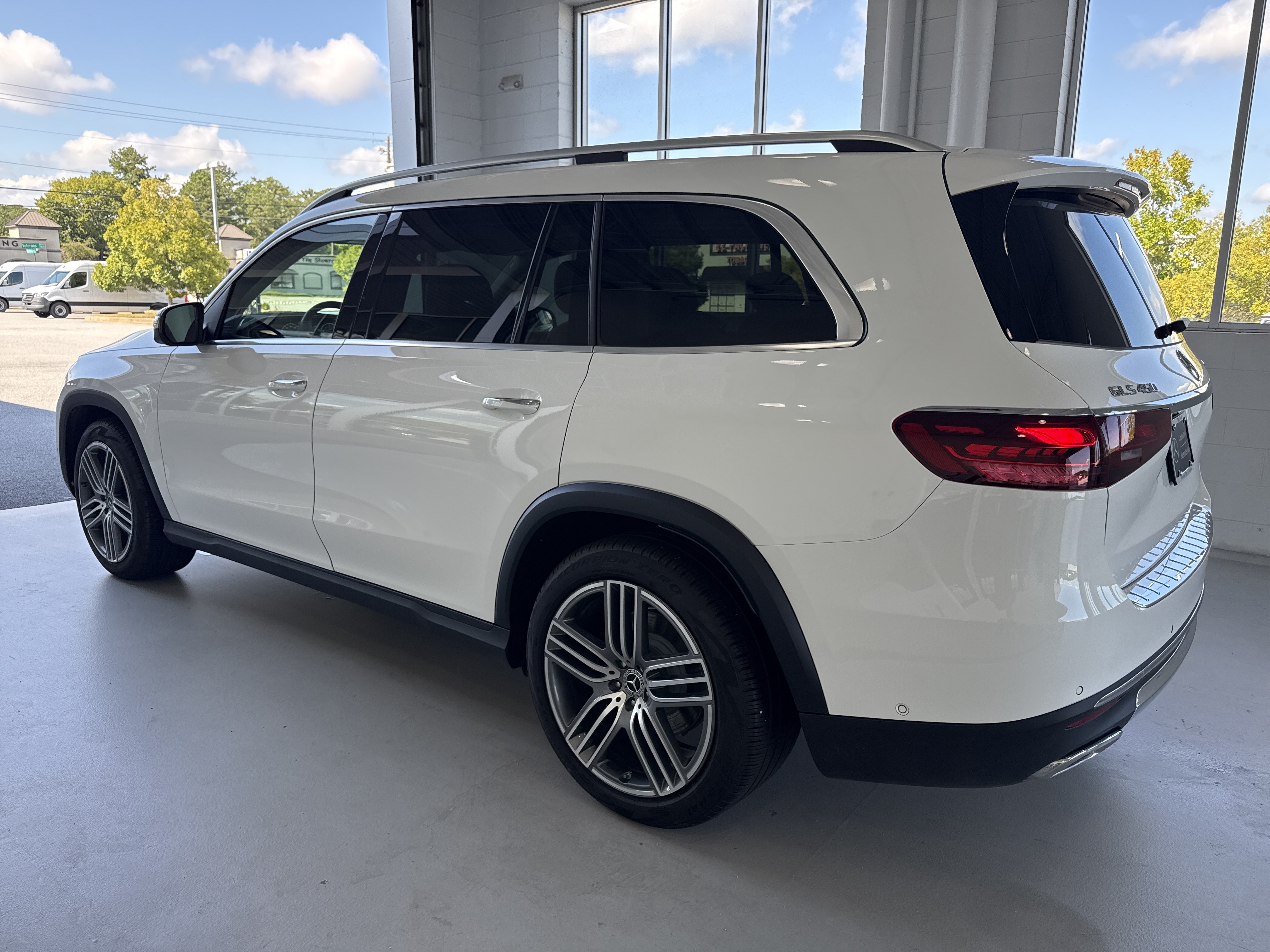 Certified 2025 Mercedes-Benz GLS 450 4MATIC image 8