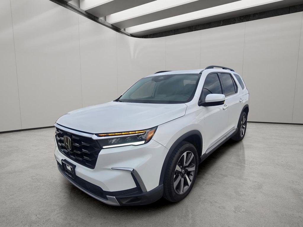 Used 2024 Honda Pilot Touring image 1