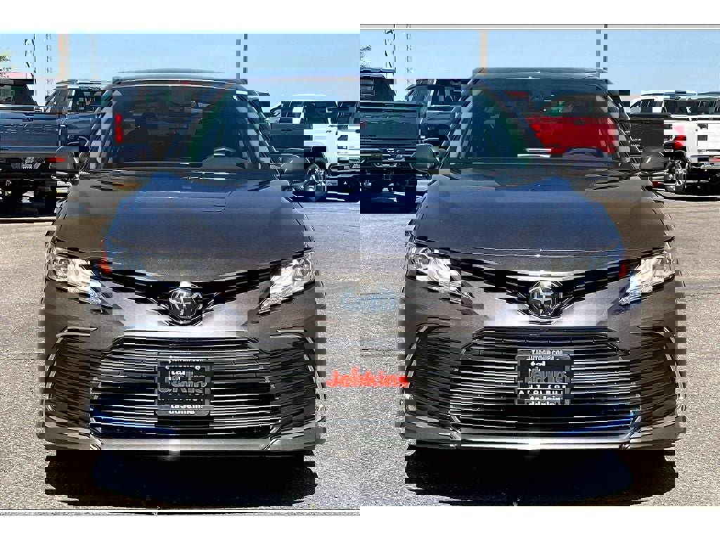 Used 2023 Toyota Camry XLE image 3