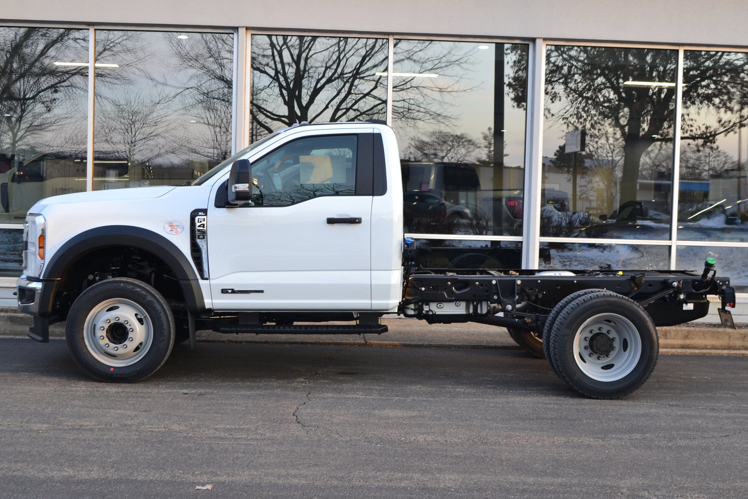 Used 2025 Ford F450 XL w/ XL Chrome Package RWD image 2