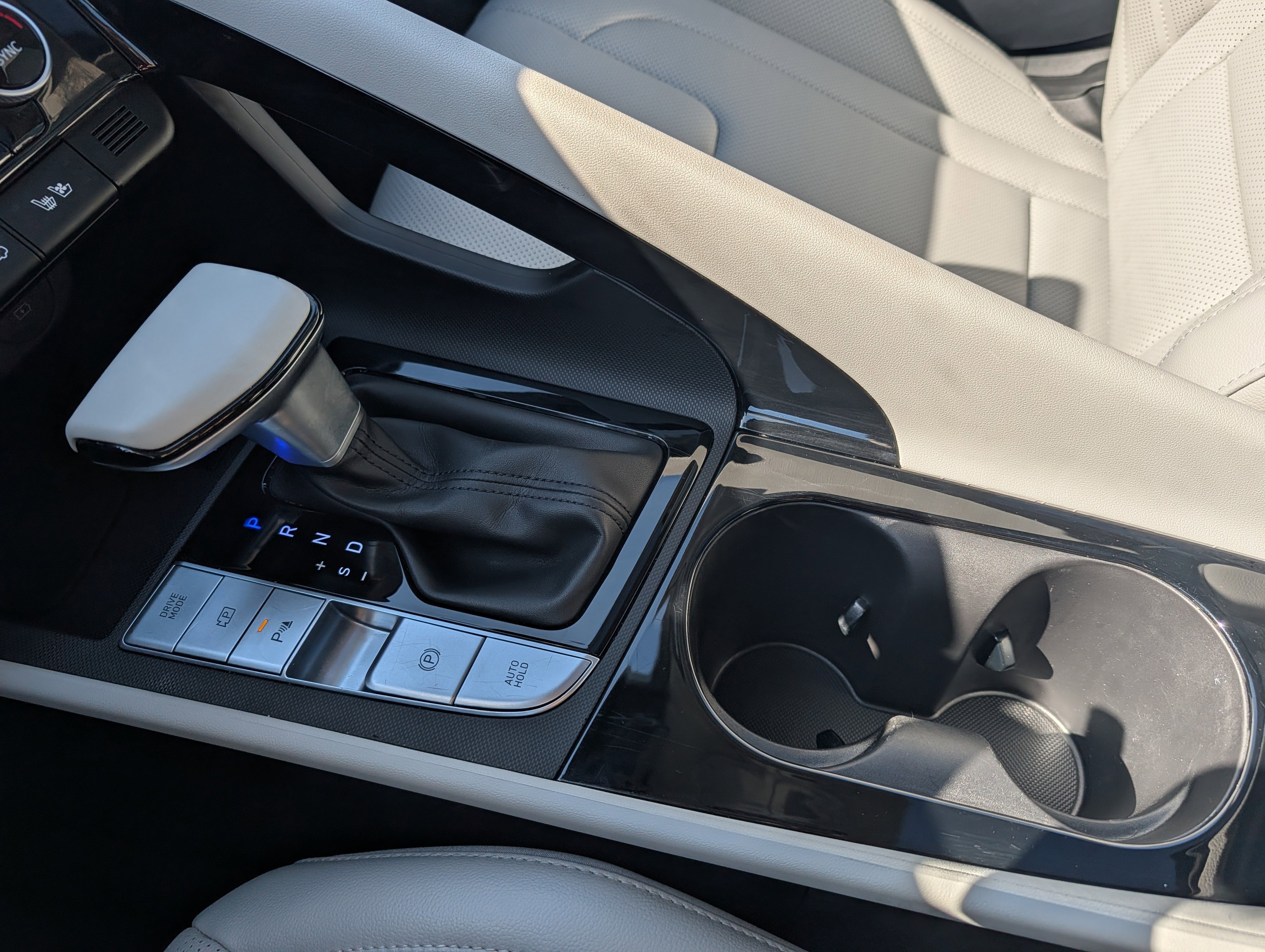 Used 2024 Hyundai Elantra Limited image 33