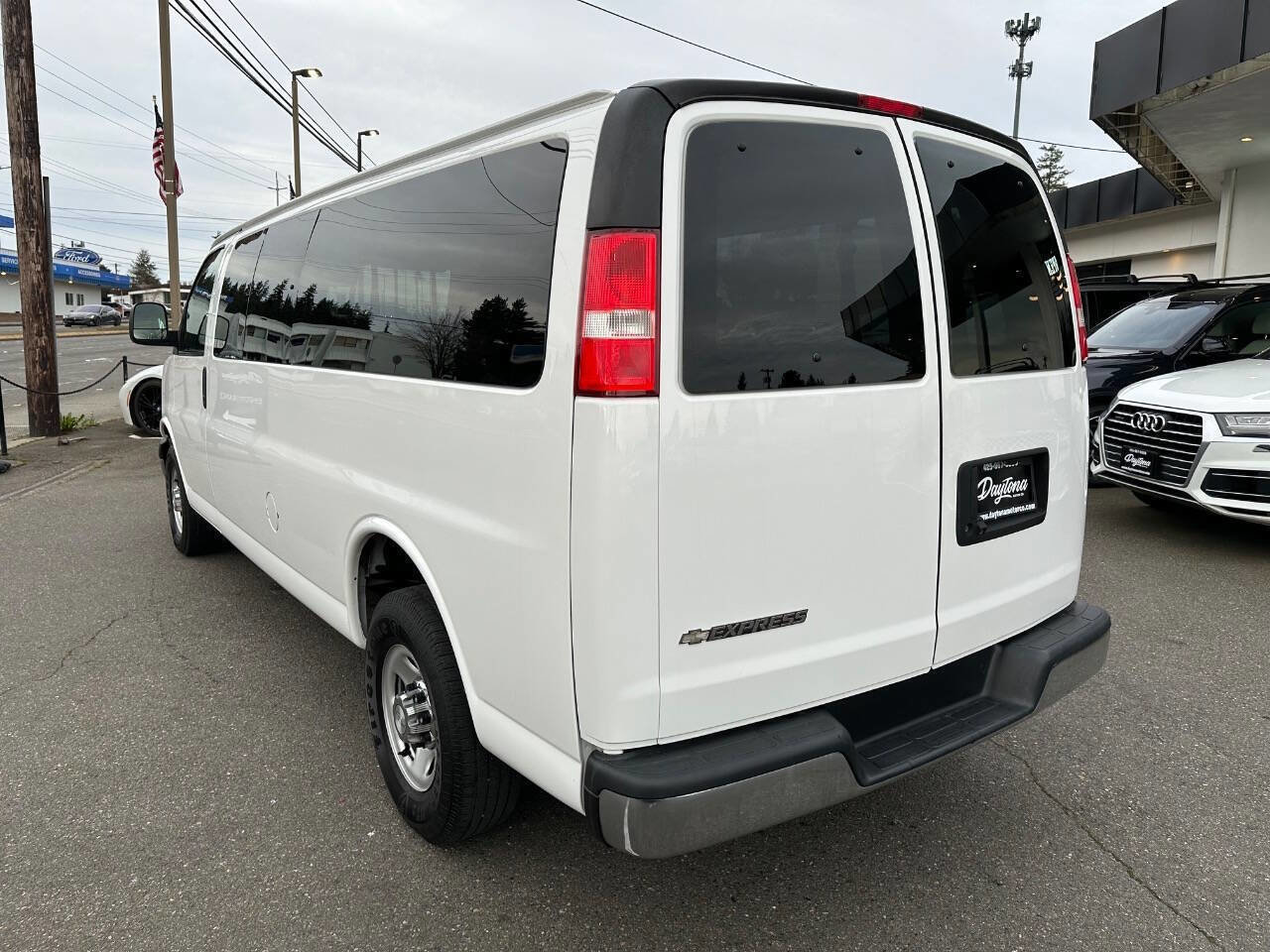 Used 2019 Chevrolet Express 3500 LT w/ LT Preferred Equipment Group image 3