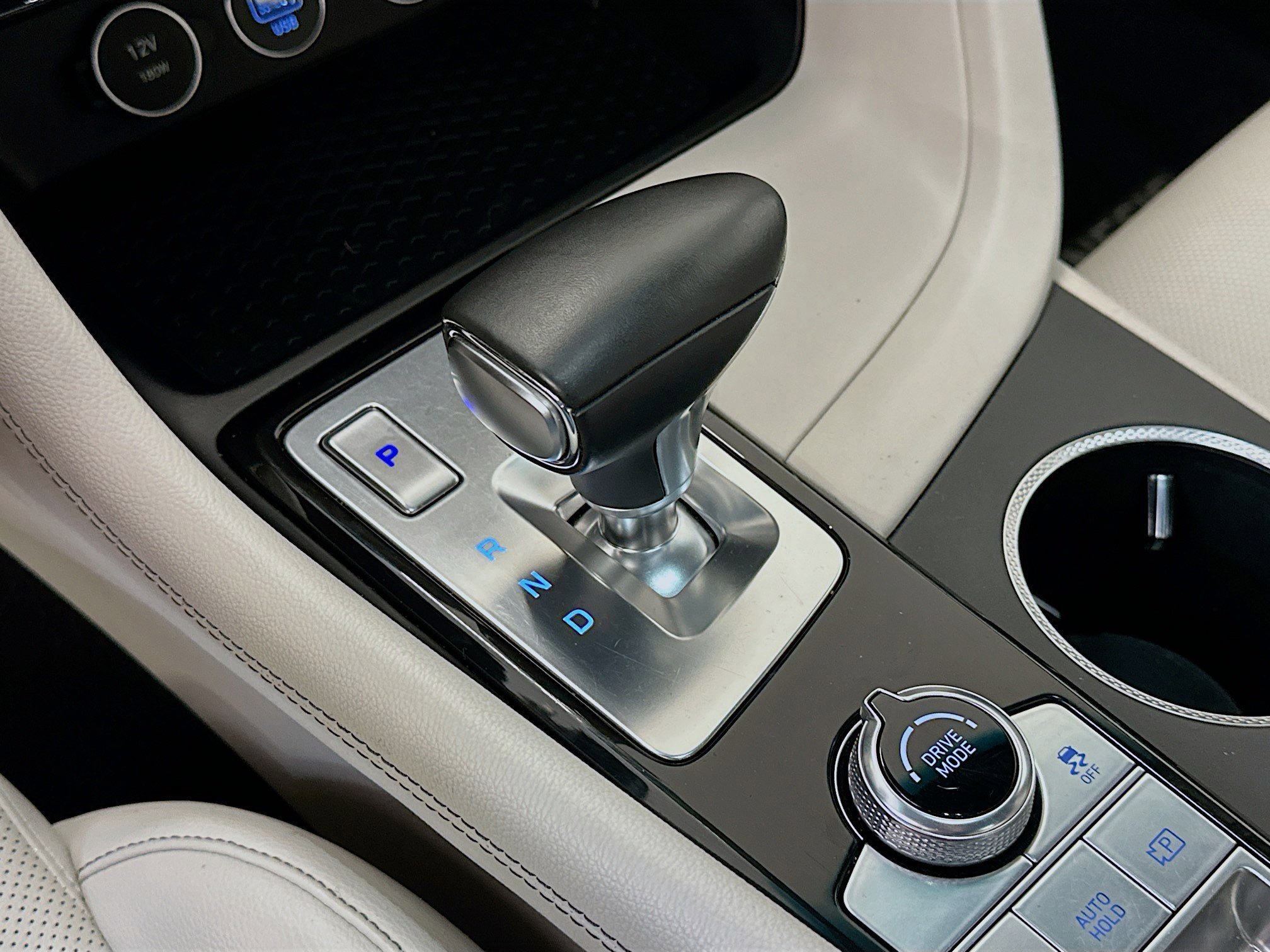 Used 2024 Genesis G70 2.5T image 25