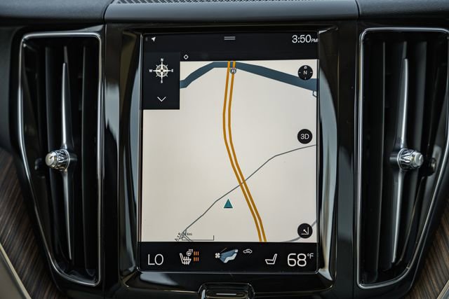 Used 2021 Volvo XC60 T5 Momentum w/ Advanced Package image 23