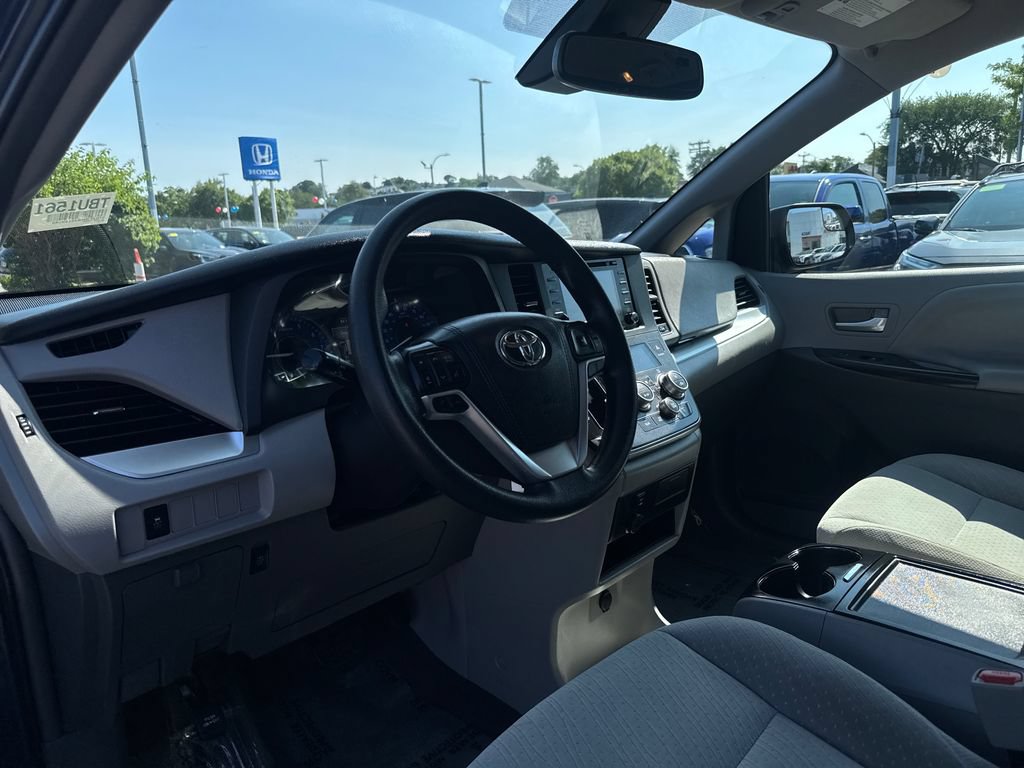 Used 2018 Toyota Sienna LE AWD/4WD image 15