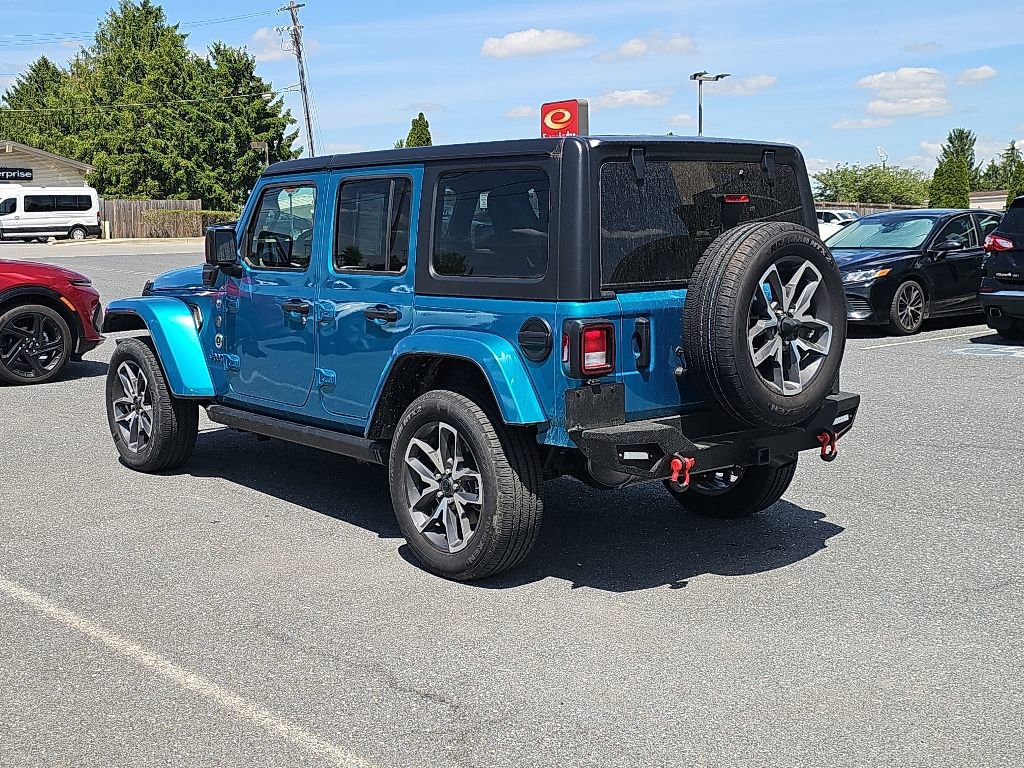 Used 2024 Jeep Wrangler Unlimited w/ Convenience Group AWD/4WD image 4