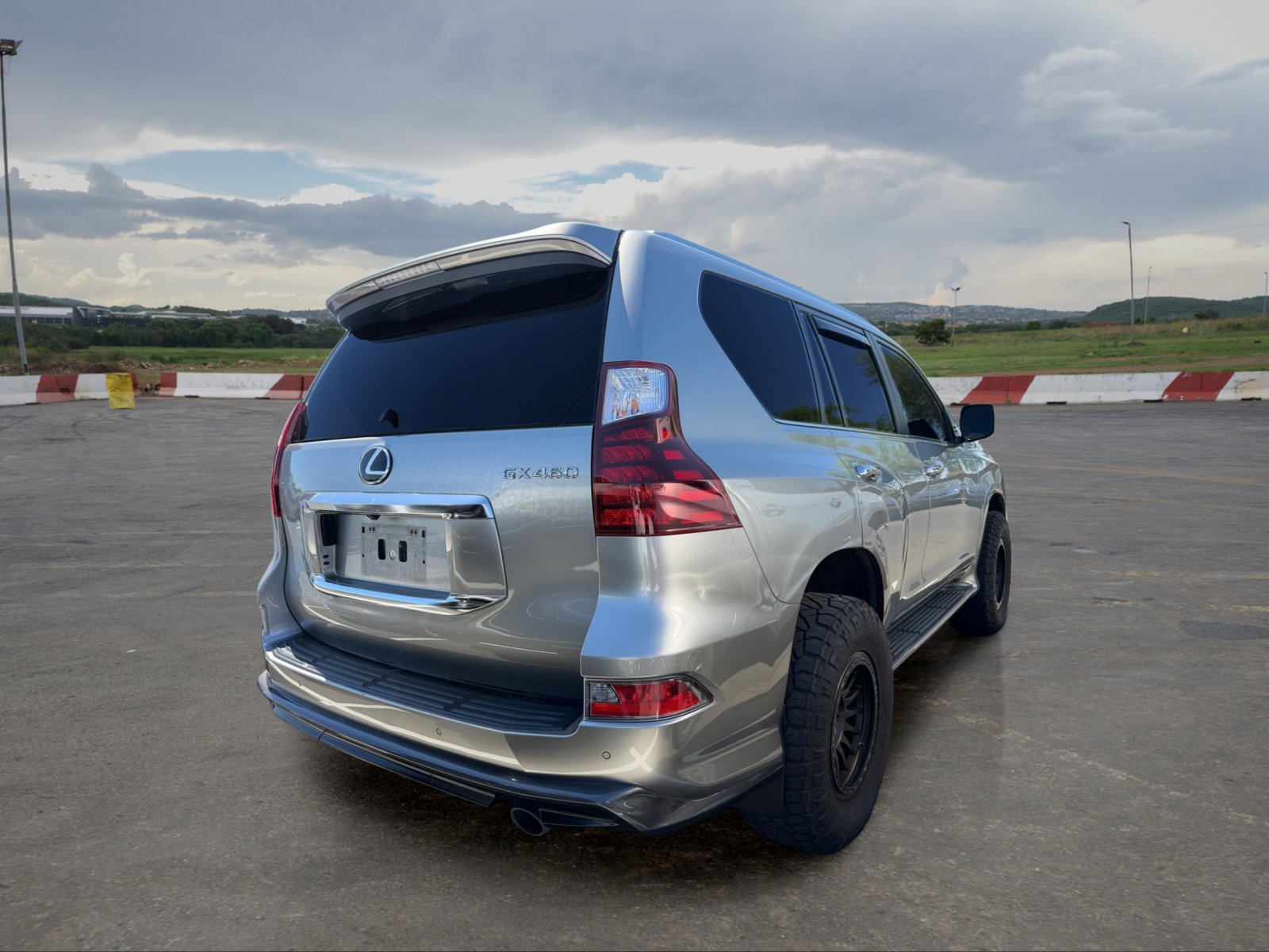 Used 2022 Lexus GX 460 Premium w/ Accessory Package AWD/4WD image 3