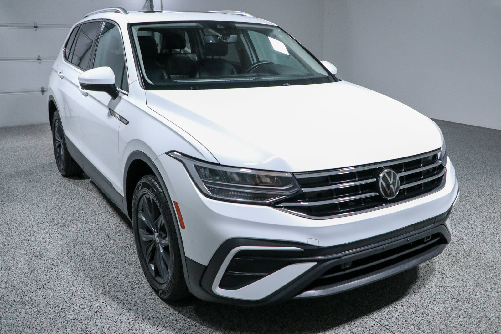 Used 2022 Volkswagen Tiguan SE FWD image 5