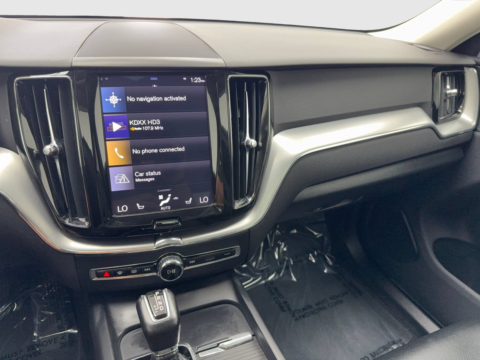 Used 2019 Volvo XC60 T5 Momentum w/ Premium Package AWD/4WD image 23