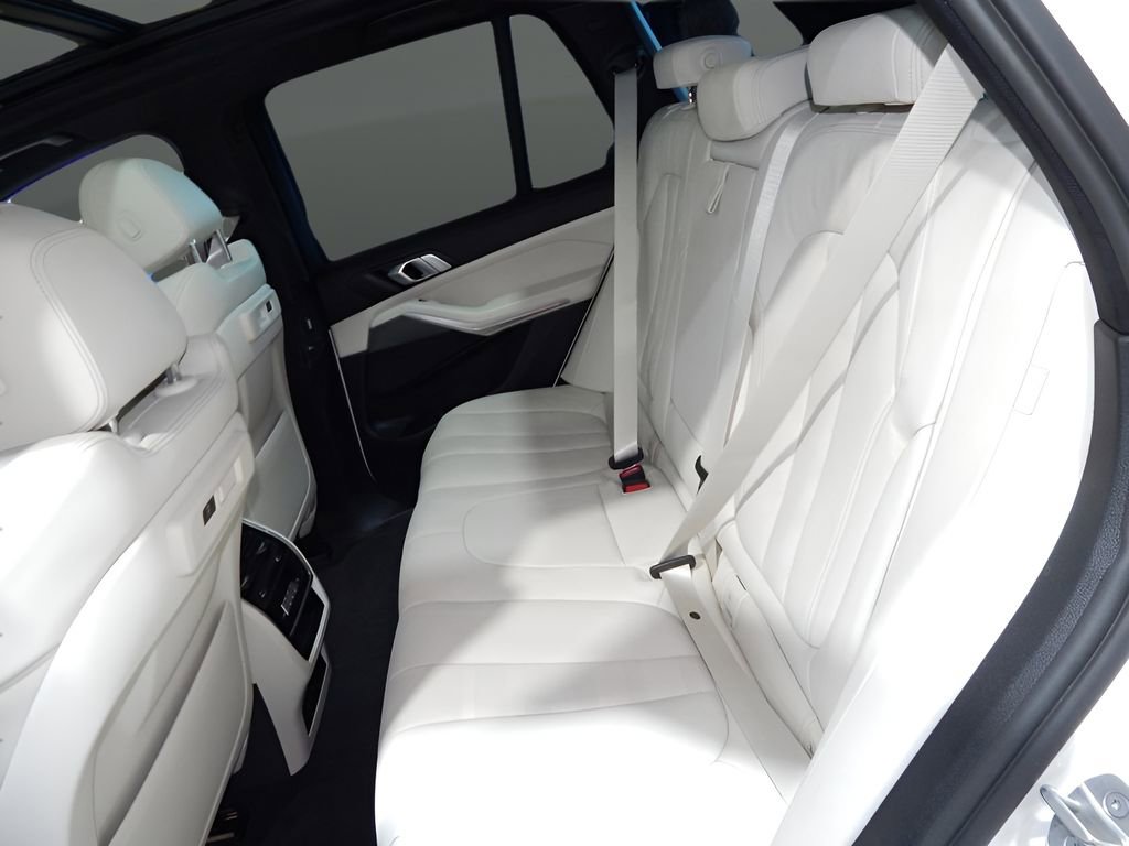 Used 2022 BMW X5 xDrive40i w/ M Sport Package AWD/4WD image 29