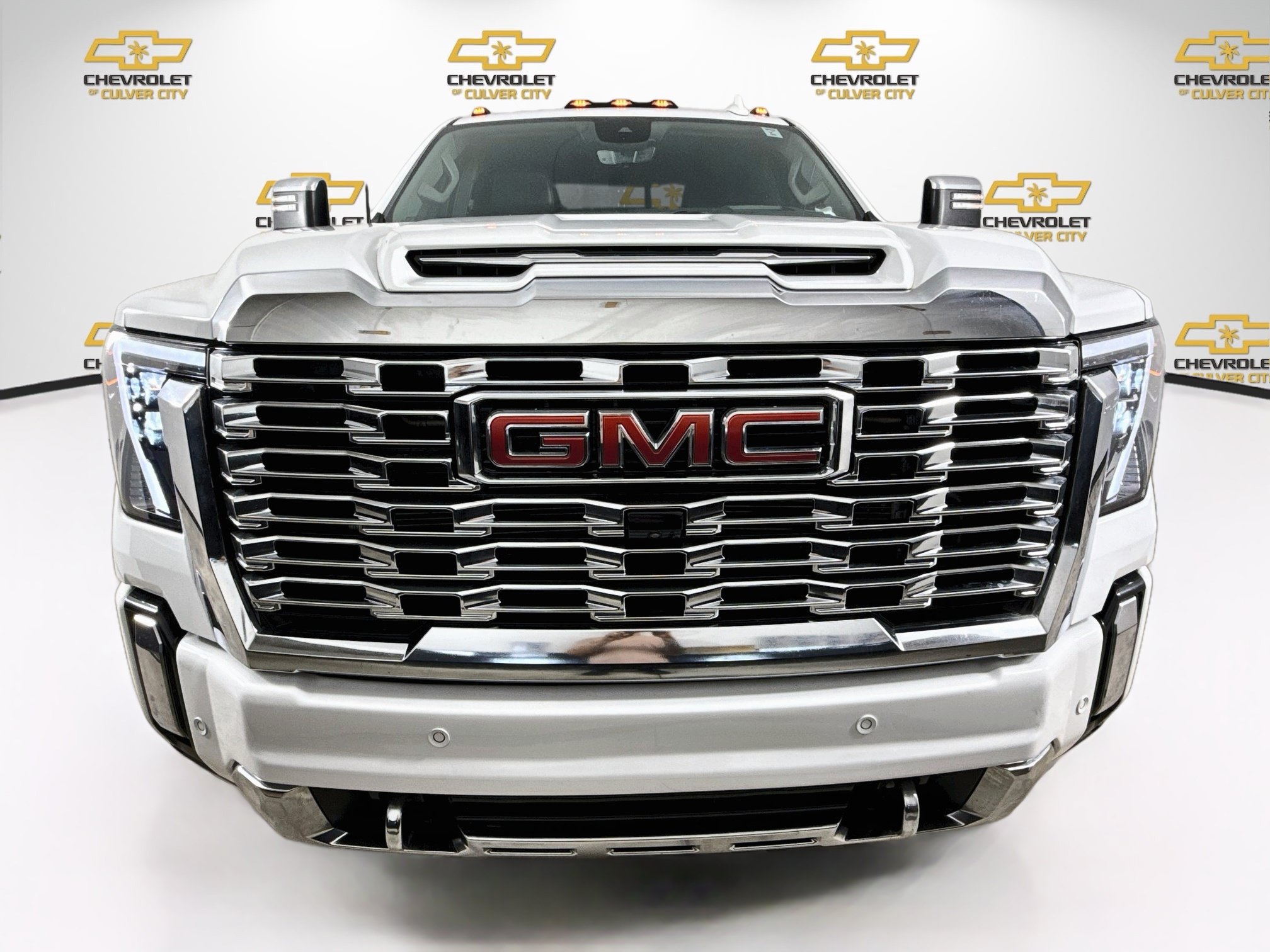 Used 2024 GMC Sierra 3500 Denali w/ Denali Reserve Package AWD/4WD image 2