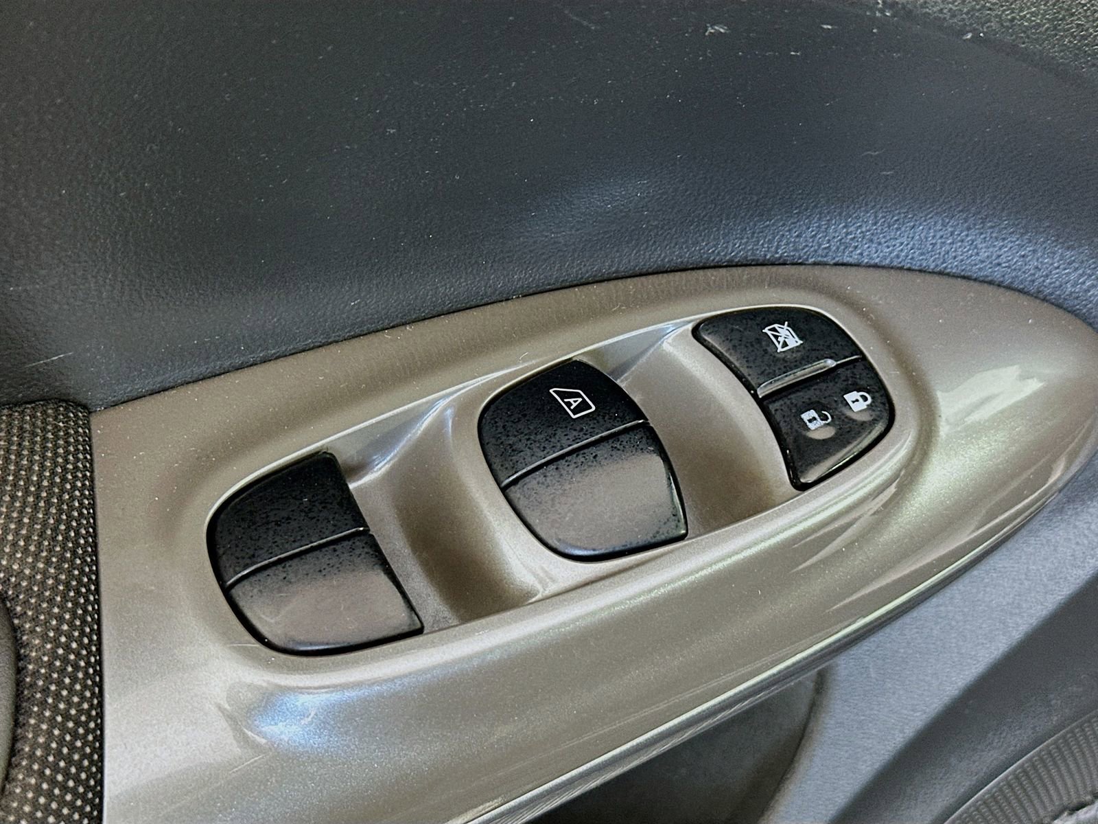 Used 2014 Nissan Juke SL AWD/4WD image 18