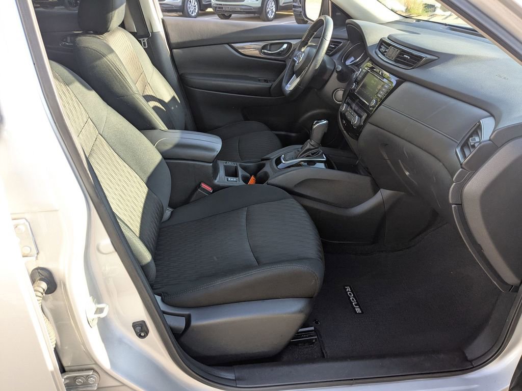 Used 2019 Nissan Rogue SV AWD/4WD image 34