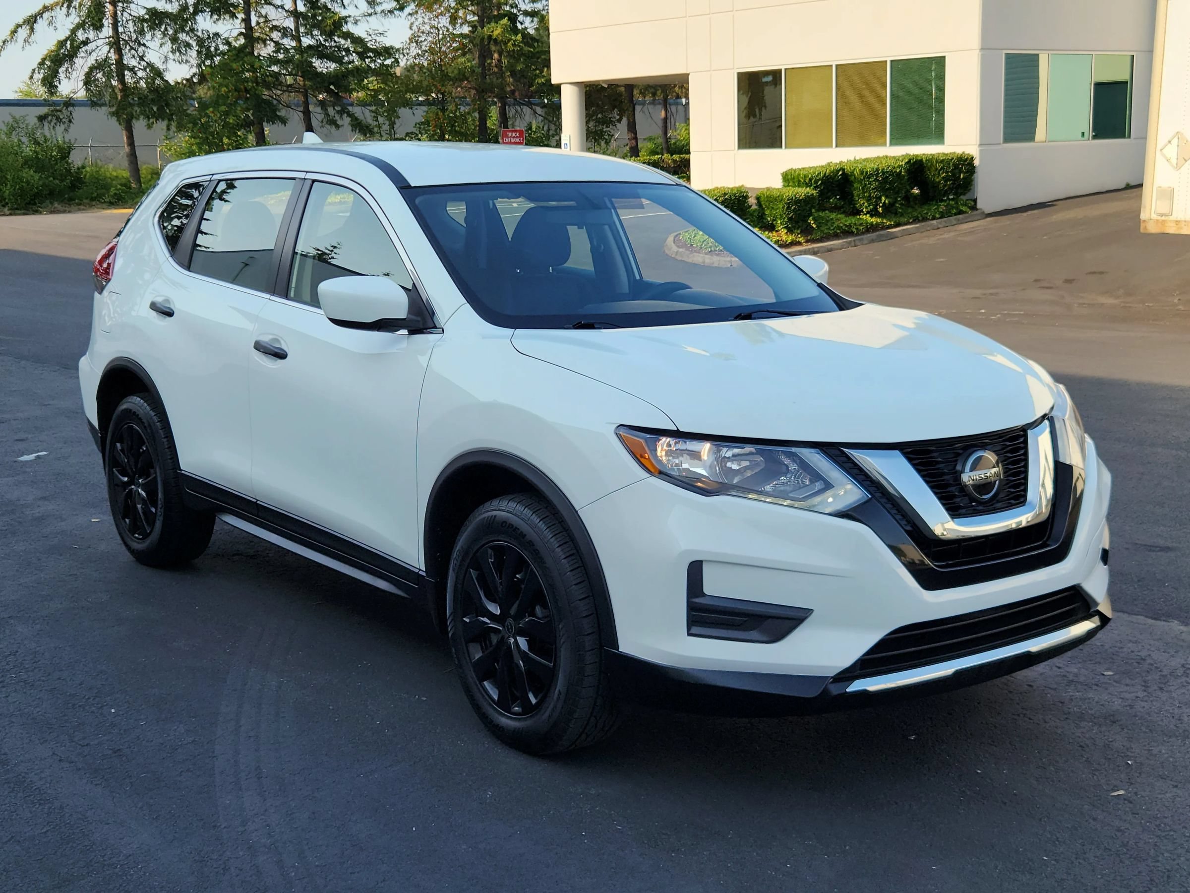 Used 2018 Nissan Rogue S AWD/4WD image 5
