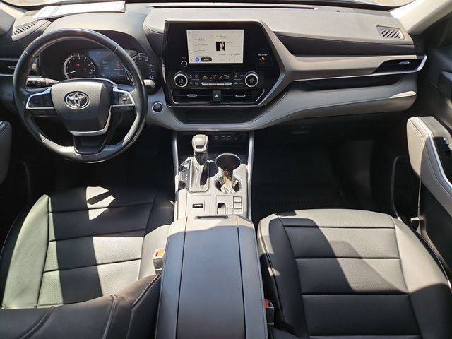 Used 2023 Toyota Highlander LE FWD image 26