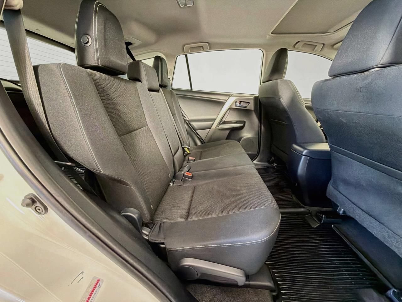 Used 2017 Toyota RAV4 XLE AWD/4WD image 40