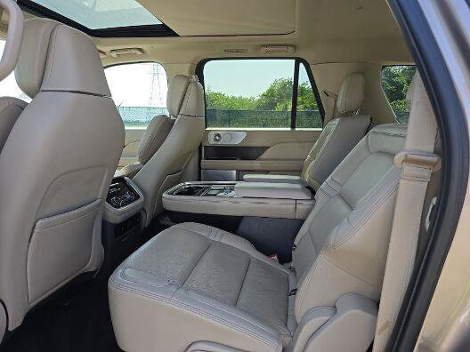 Used 2020 Lincoln Navigator L Reserve w/ Luxury Package AWD/4WD image 16