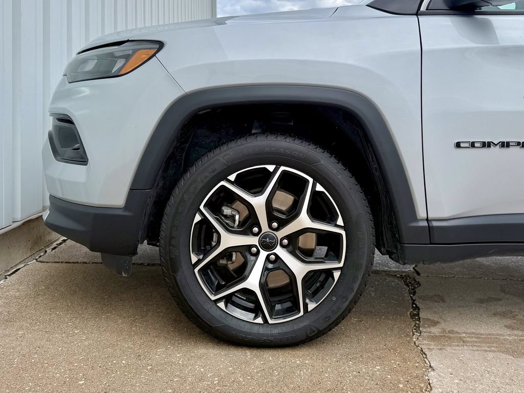 Used 2025 Jeep Compass Limited AWD/4WD image 35